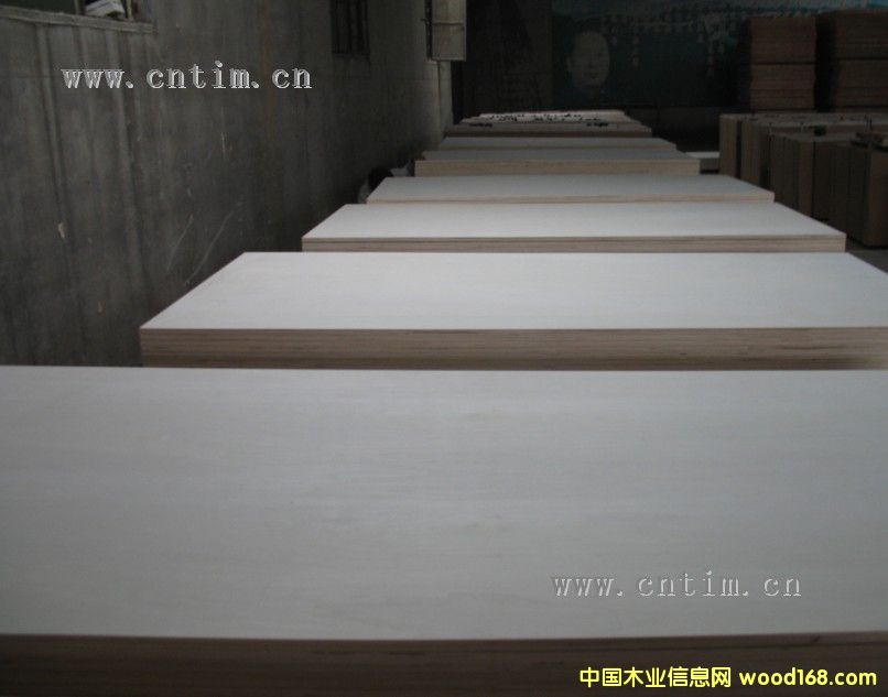 �c(di��n)���鿴ȫ��ľ���Ӱ�A��Ŵ�DƬ