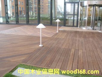 �c(di��n)���鿴�̈́�ľ����ذ�Ŵ�DƬ