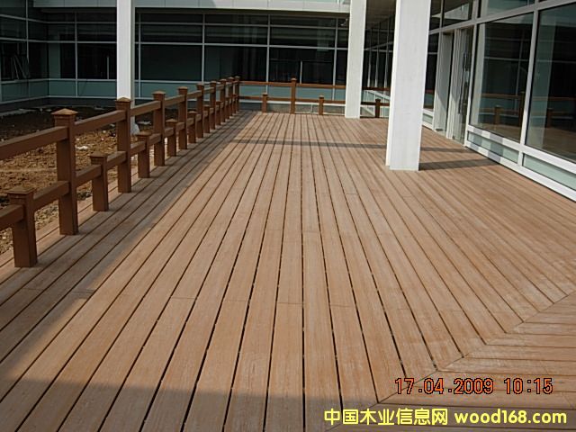 �c(di��n)���鿴¶�_�ذ�Ŵ�DƬ