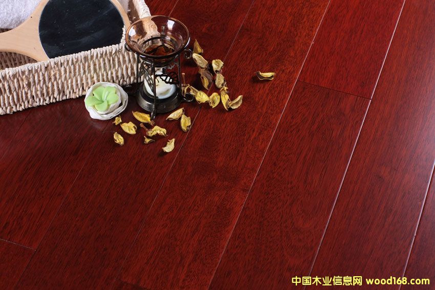  ӡ��ľ��ľ��(f��)�ϵذ��Ԕ����B