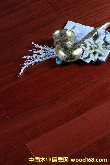 �·ƹ���(y��ng)��(y��u)�|(zh��)��֬ľ����ľ�ذ� �t��̴��ľ��(f��)�ϵذ��Ԕ����B