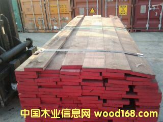 �����ں��Ҷ���ֱ߅��ĵ�Ԕ��(x��)��B