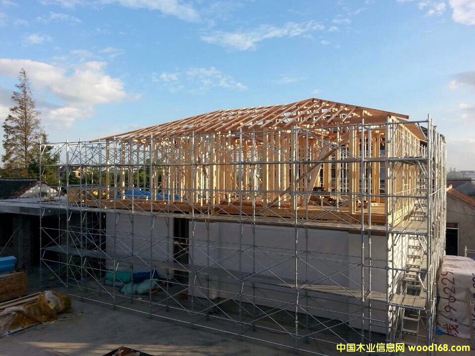 �Ϻ������u��ʽľ�Y(ji��)��(g��u)�e����Ԕ����B