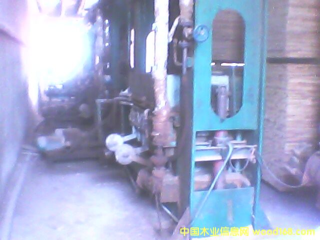 刨花墩熱壓機(jī) 刨花墩熱壓機(jī)