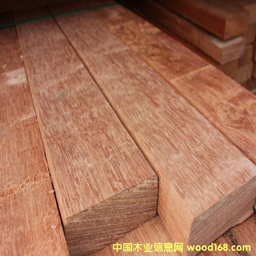 �R���������}��