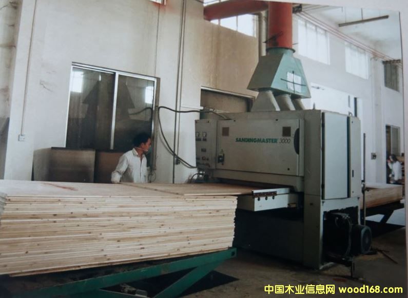 荷蘭SA―3200―1350型砂光機 荷蘭SA―3200―1350型砂光機