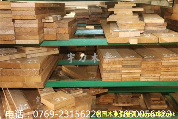 ������ľ����