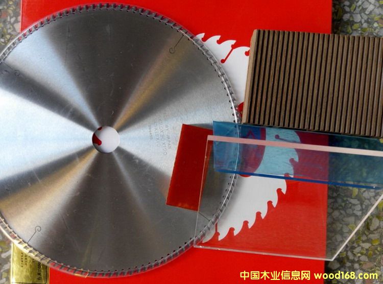 ���Ӿ���Ӳ�|(zh��)�Ͻ��Ƭ���M�ڴ��ҁ������Ƭ��Ԕ����B