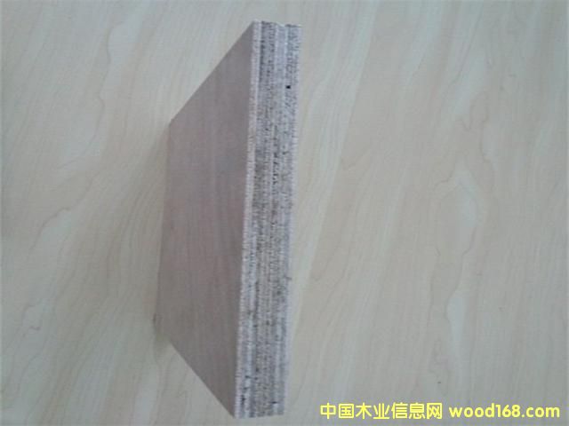 �W����B