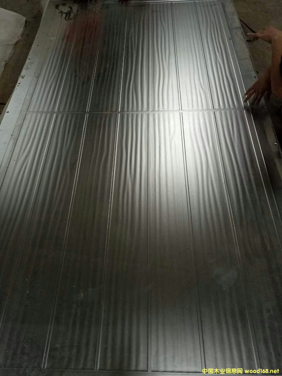 �c(di��n)���鿴�ቺ�C(j��)���P�ģ��Ŵ�DƬ