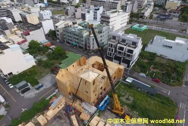 CLT-δ�����и����Ե�ľ�Y(ji��)��(g��u)����