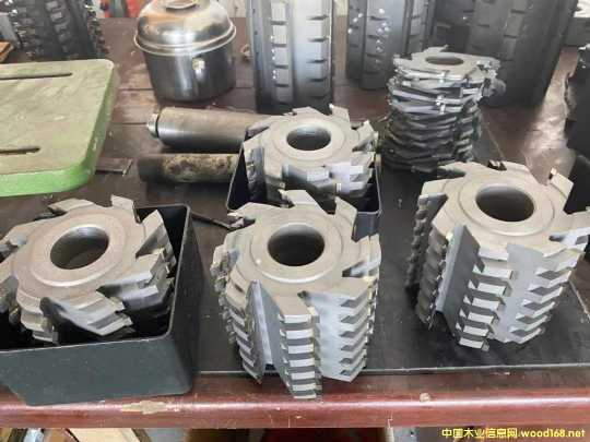 �ε���ľ���C(j��)е��Ԕ��(x��)��B